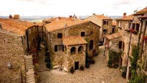 Vista dall'alto del borgo di Montemerano