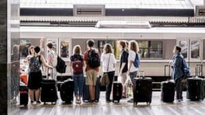 viaggiatori stazione