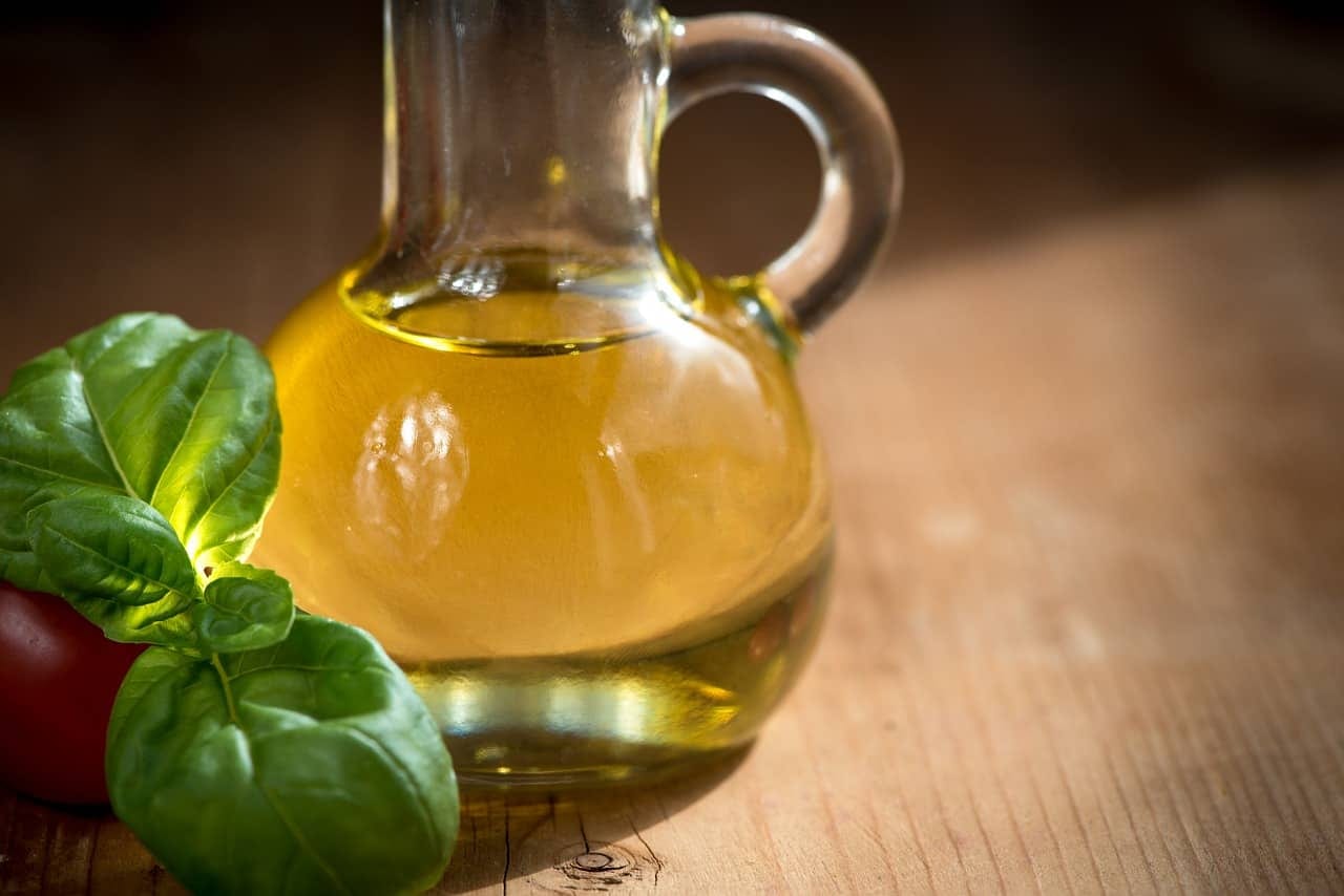 Olio in recipiente di vetro