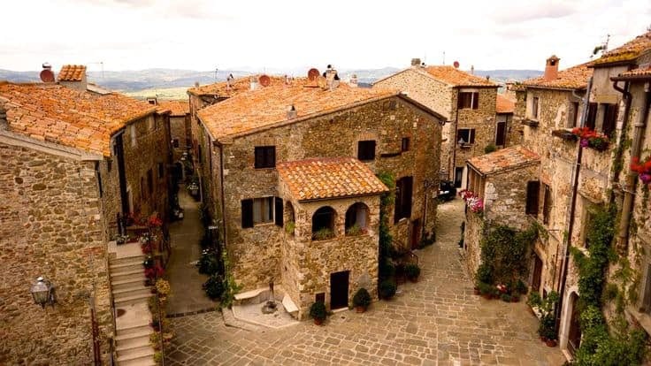 Vista dall'alto del borgo di Montemerano