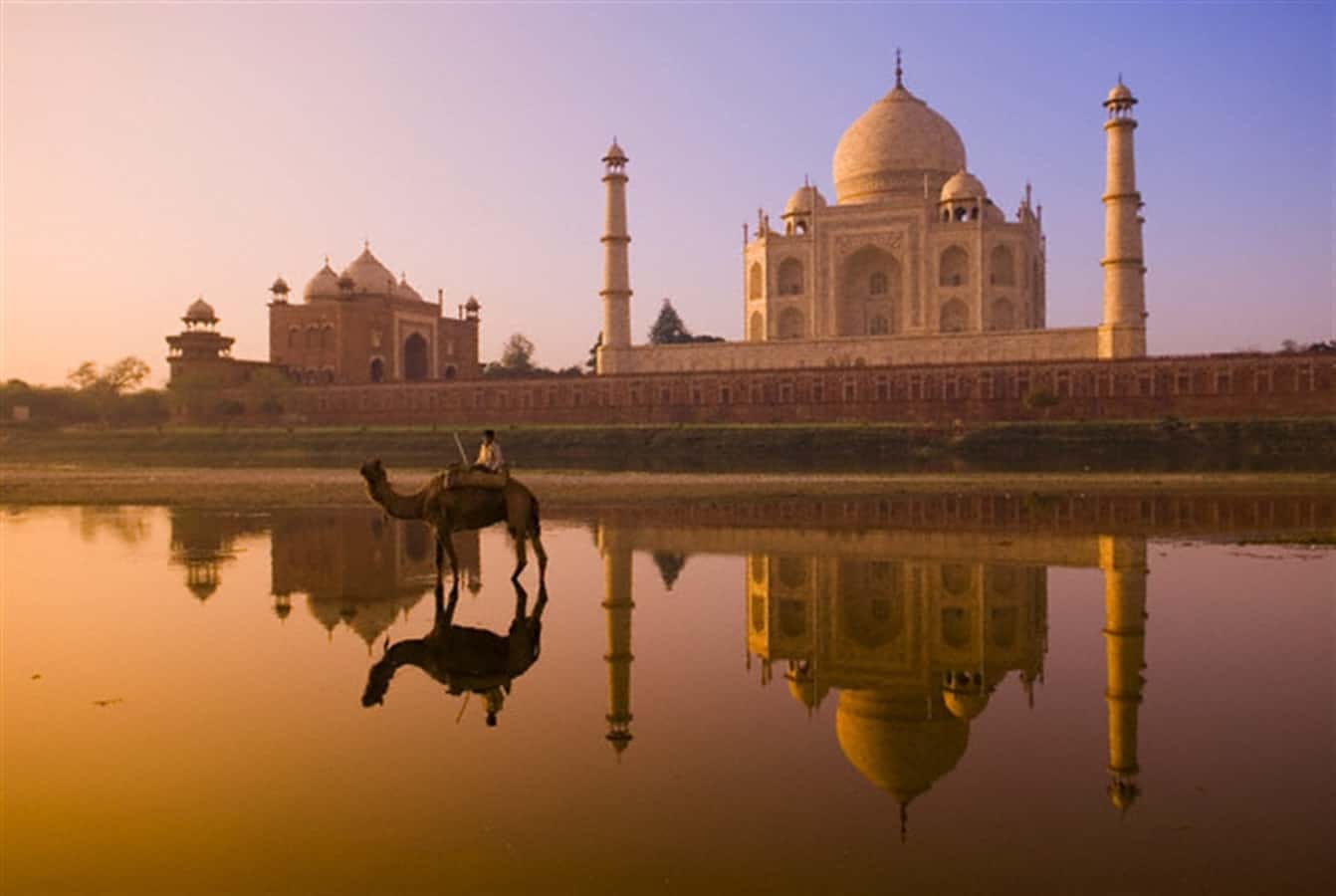 veduta del masoleo taj mahal
