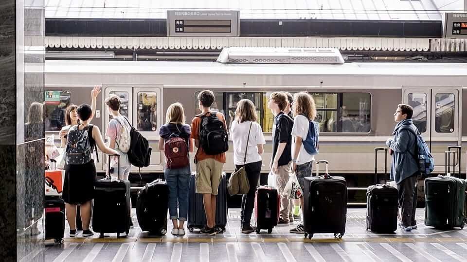 viaggiatori stazione