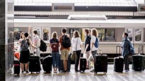 viaggiatori stazione